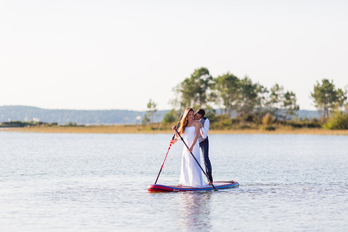 Paddle en robe de marie sur le Lac de Lacanau