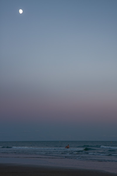 La mer - les baigneurs - la lune