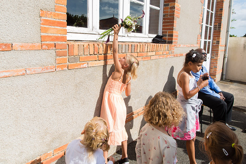 enfant bouquet marie photo mariage gironde