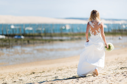 photo mariage mimbeau cap ferret - robe marie de dos